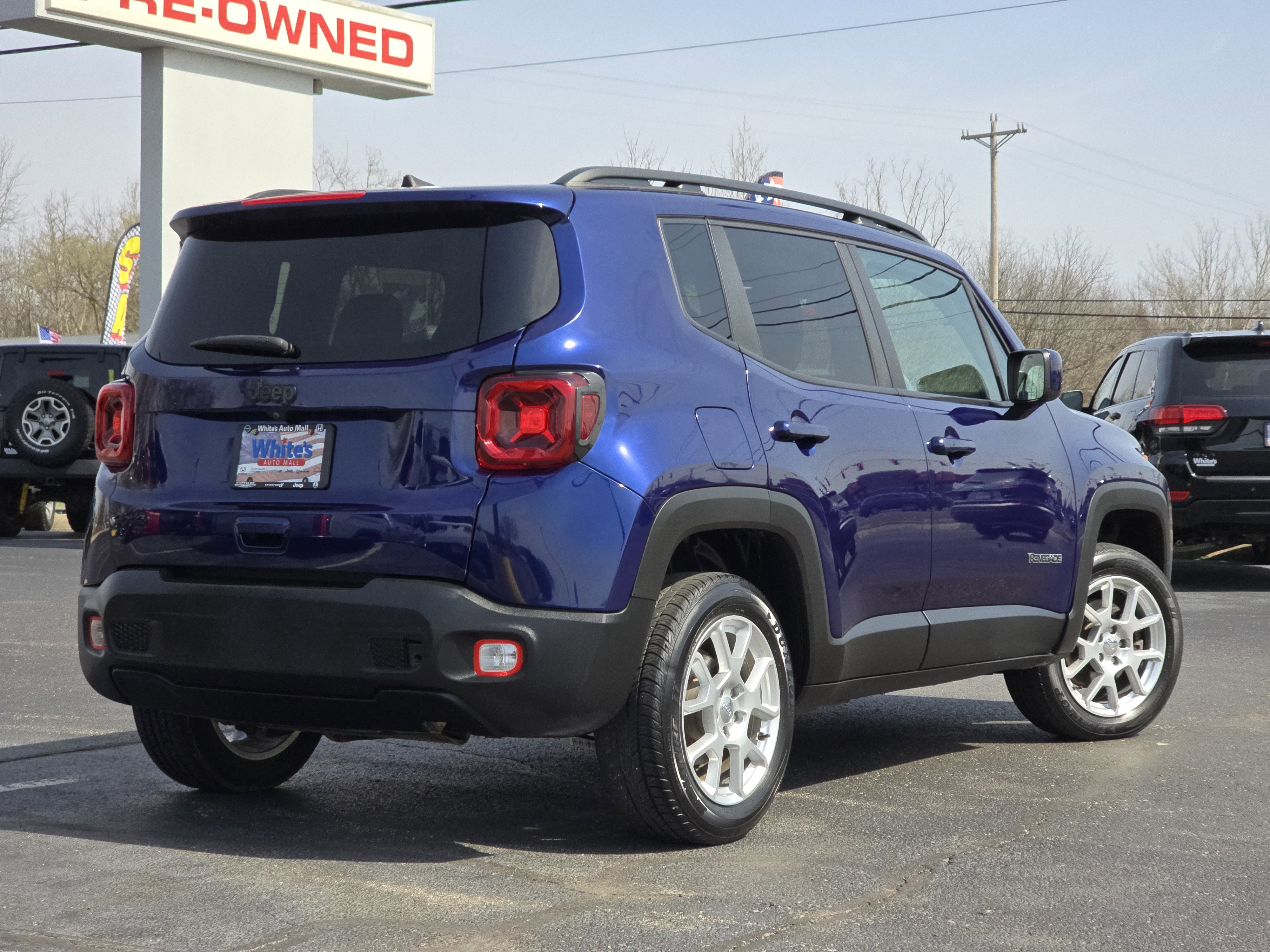 Used 2020 Jeep Renegade Latitude w/ Cold Weather Group image 14