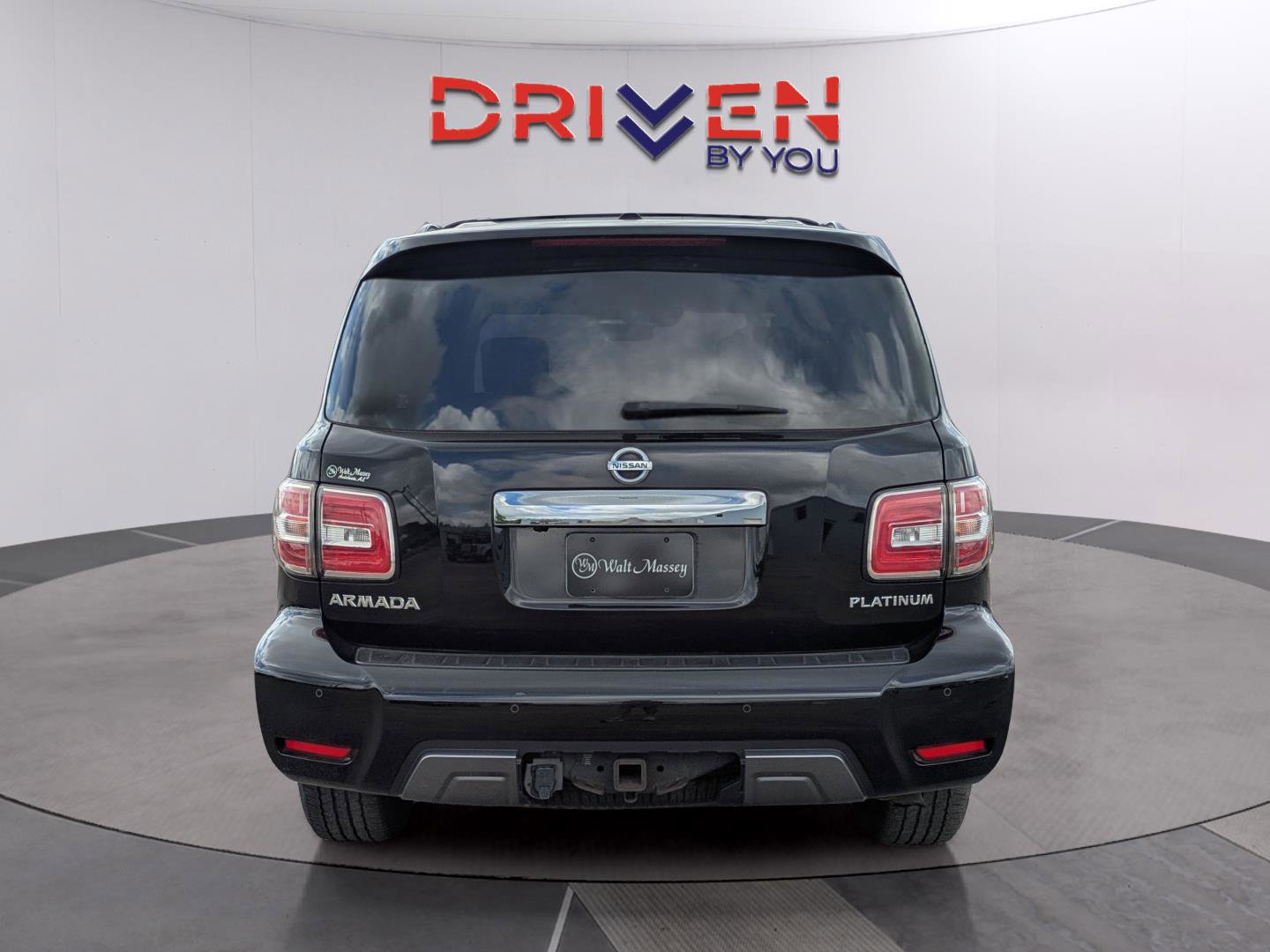 Used 2019 Nissan Armada Platinum w/ Captain's Chairs Package RWD image 4