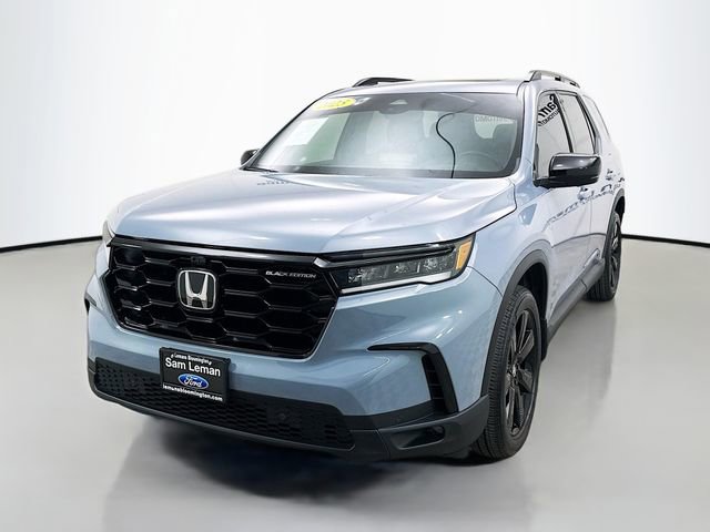 Used 2025 Honda Pilot Black Edition image 3