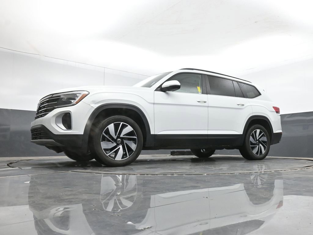 Used 2024 Volkswagen Atlas SE w/ Panoramic Sunroof Package image 40