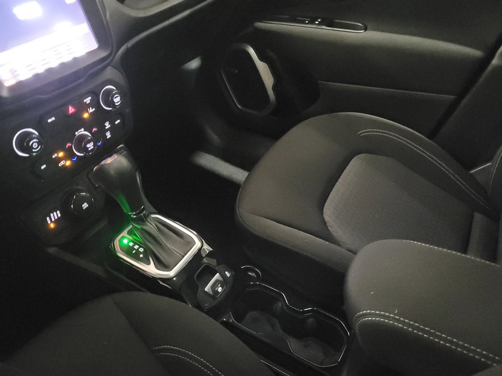 Used 2021 Jeep Renegade Latitude w/ Sun & Sound Group AWD/4WD image 26