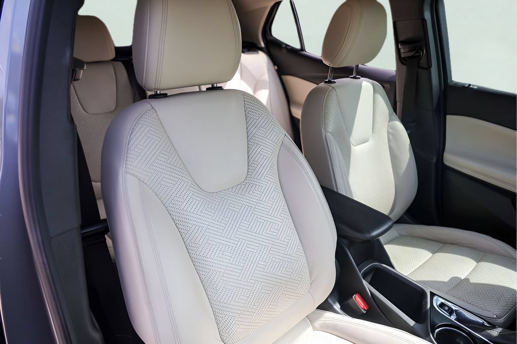 Used 2022 Buick Encore GX Essence w/ Experience Buick Package FWD image 32