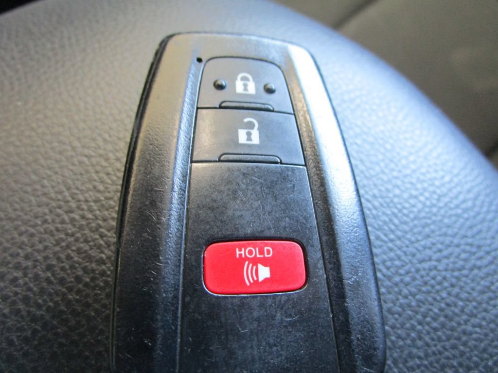Used 2025 Toyota RAV4 XLE FWD image 45