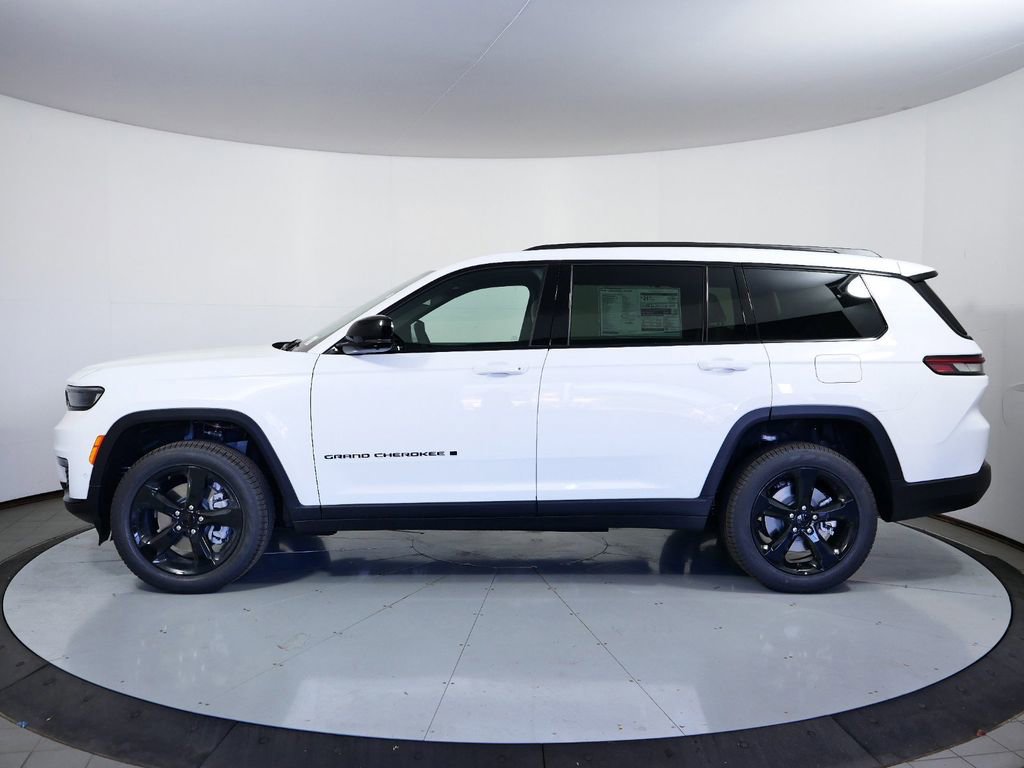 Certified 2025 Jeep Grand Cherokee L Limited w/ Luxury Tech Group II image 18