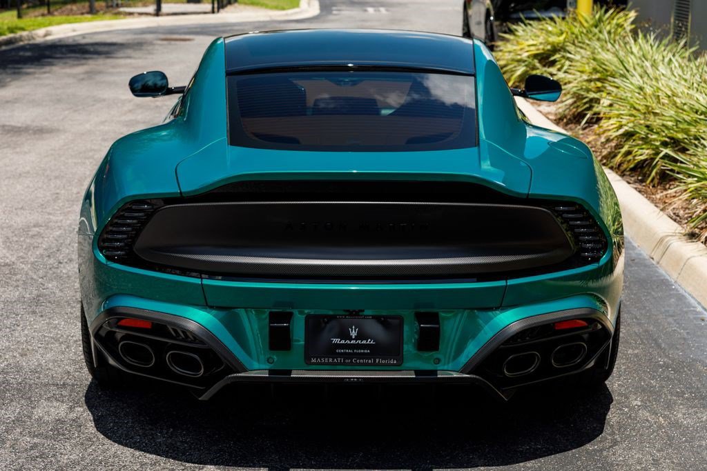 Used 2025 Aston Martin Vanquish RWD image 4