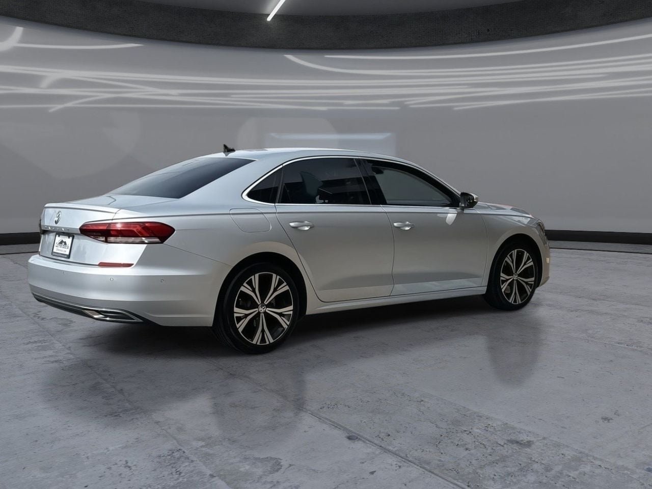 Used 2020 Volkswagen Passat 2.0T SEL FWD image 5
