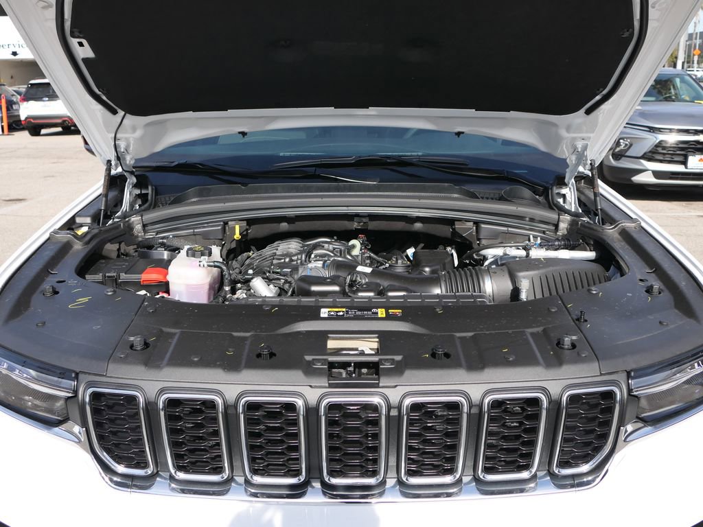 Used 2025 Jeep Grand Cherokee Laredo X image 26