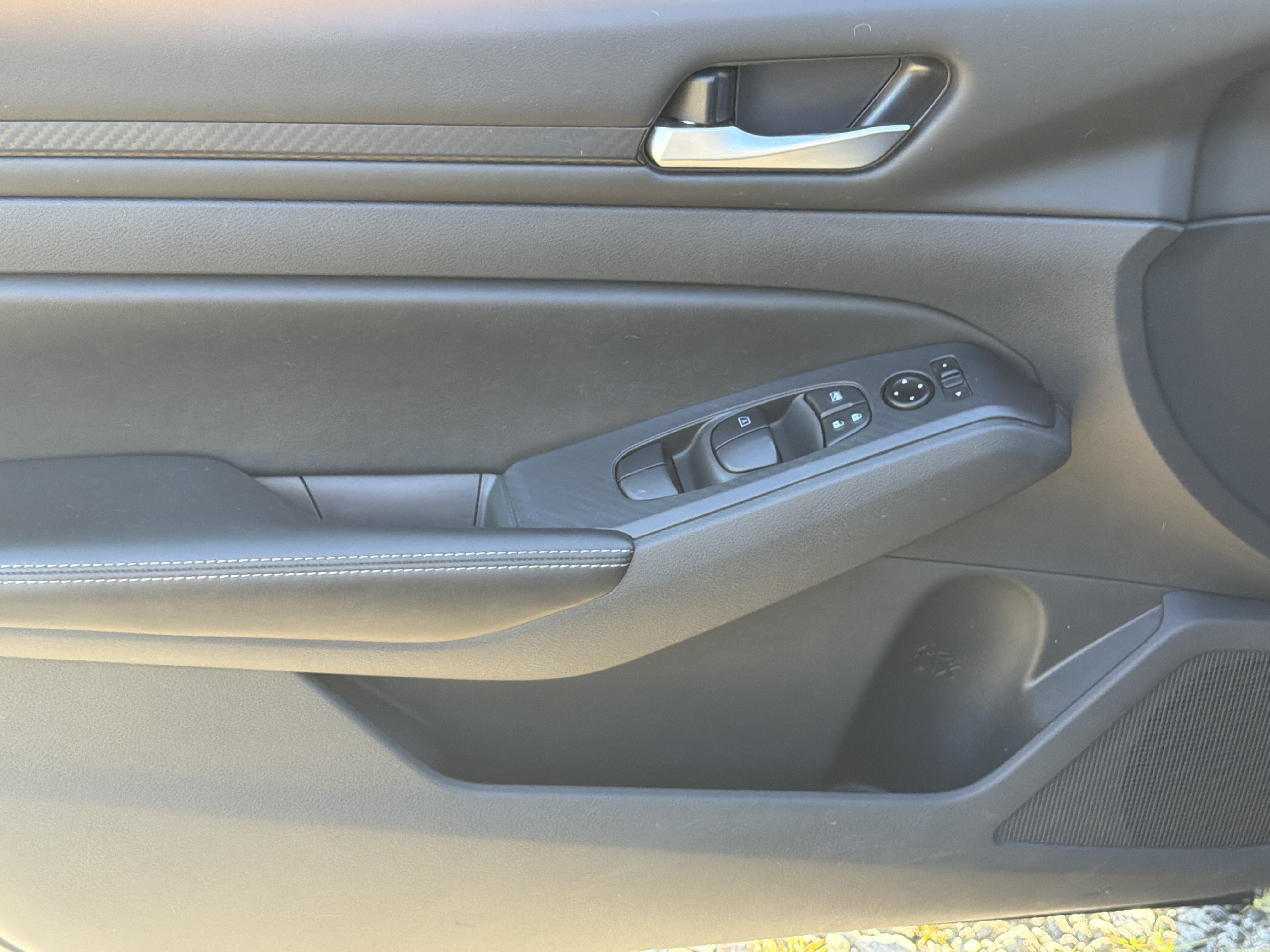 Used 2024 Nissan Altima 2.5 SV FWD image 10