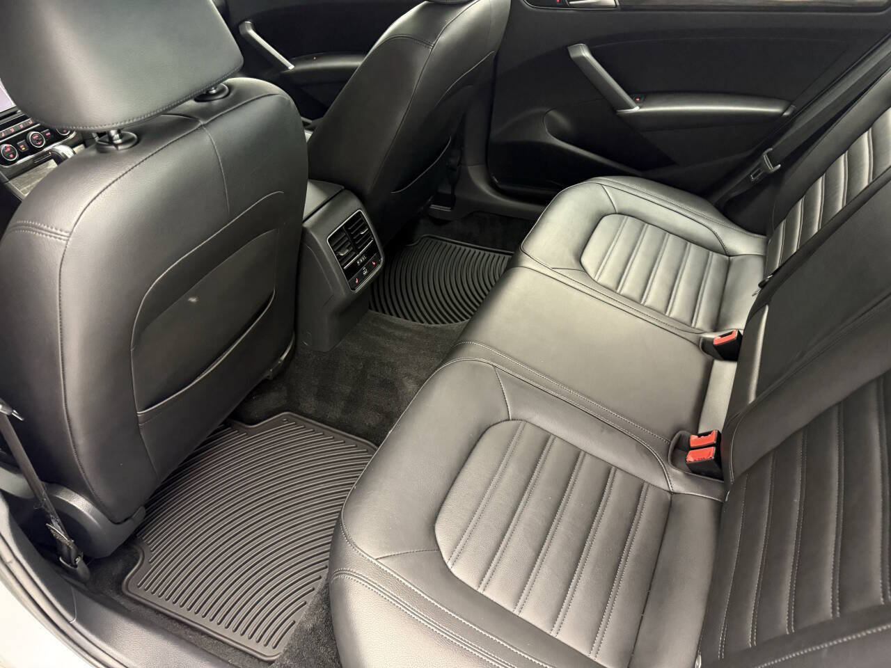 Used 2016 Volkswagen Passat 1.8T FWD image 16