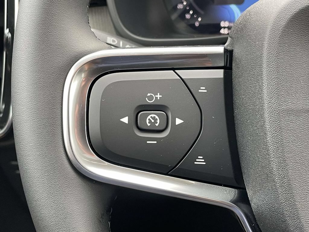 New 2026 Volvo XC40 B5 Plus w/ Climate Package AWD/4WD image 10