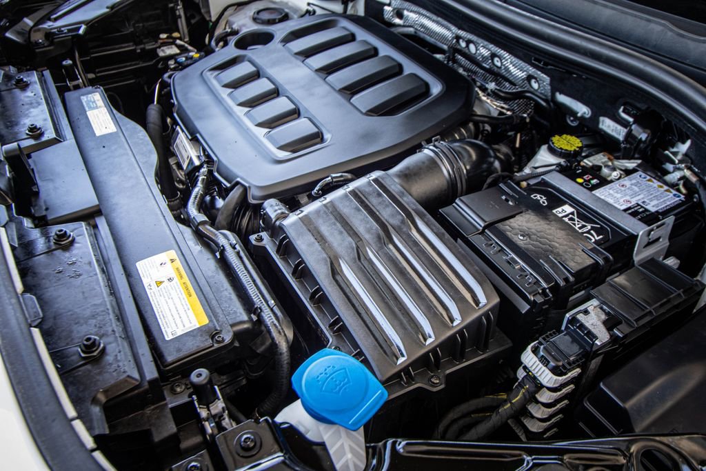 Certified 2025 Volkswagen Tiguan SE image 12