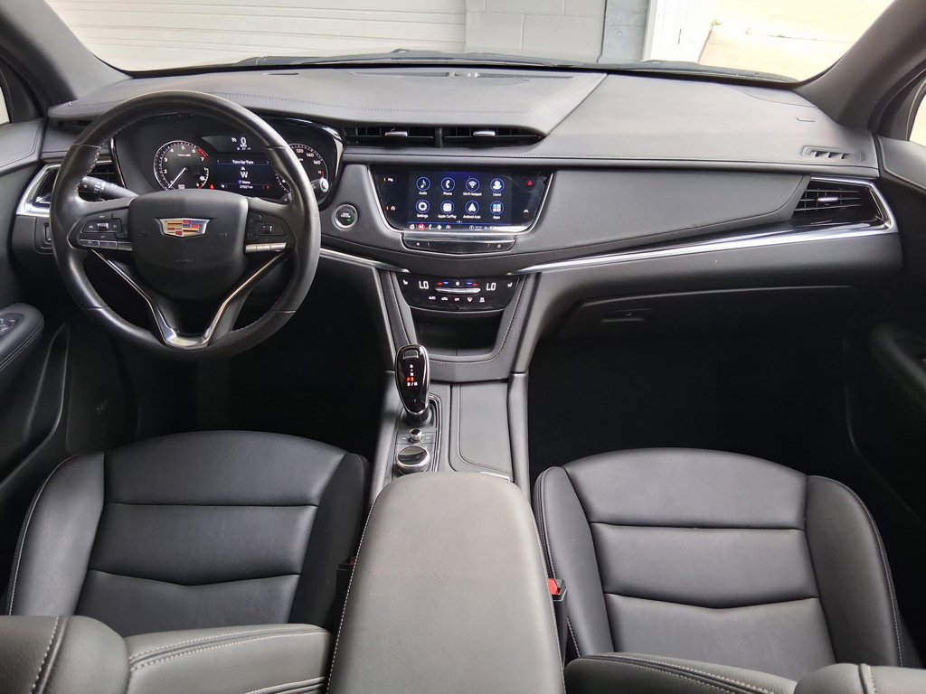 Certified 2025 Cadillac XT6 Luxury w/ LPO, Red Accent Package FWD image 10