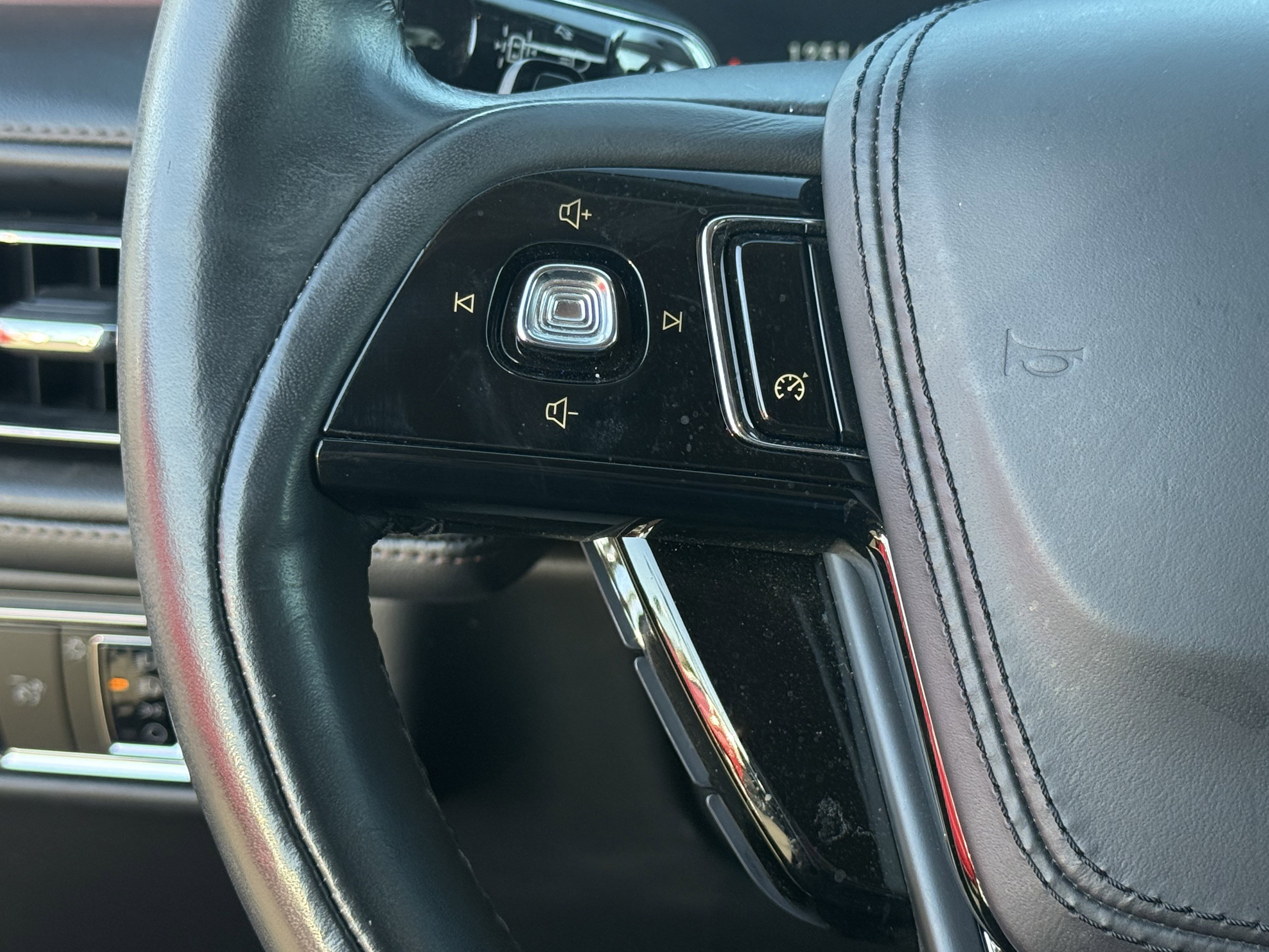 Used 2023 Lincoln Aviator Grand Touring w/ Elements Package Plus image 18