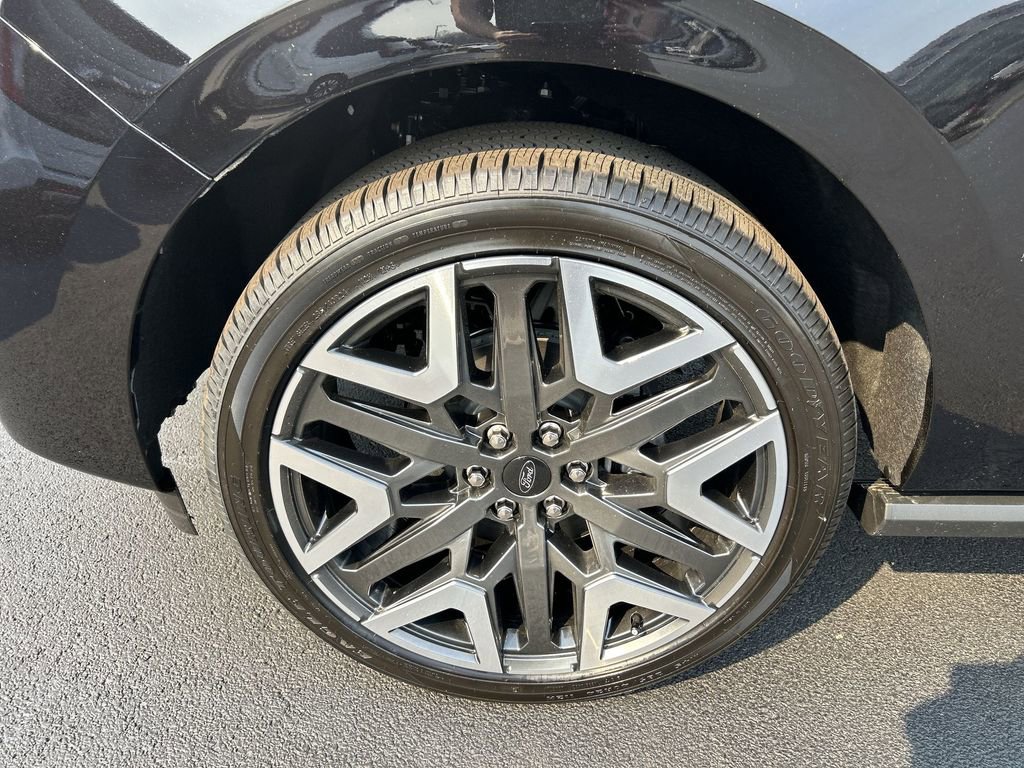 New 2026 Ford Expedition Max Platinum image 16