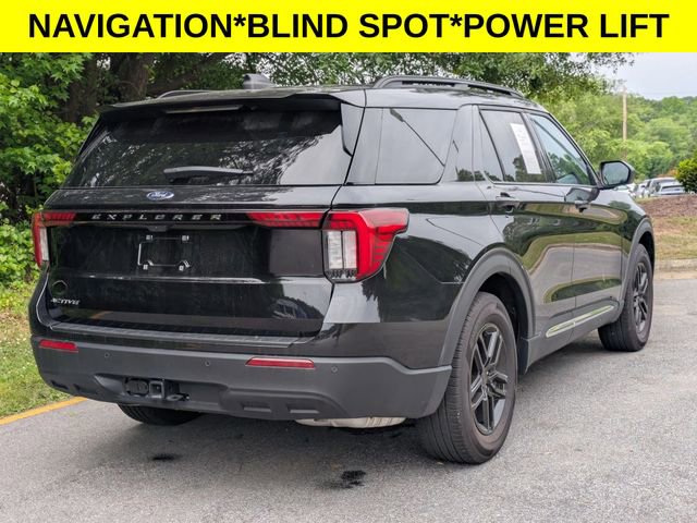 Used 2025 Ford Explorer Active RWD image 2