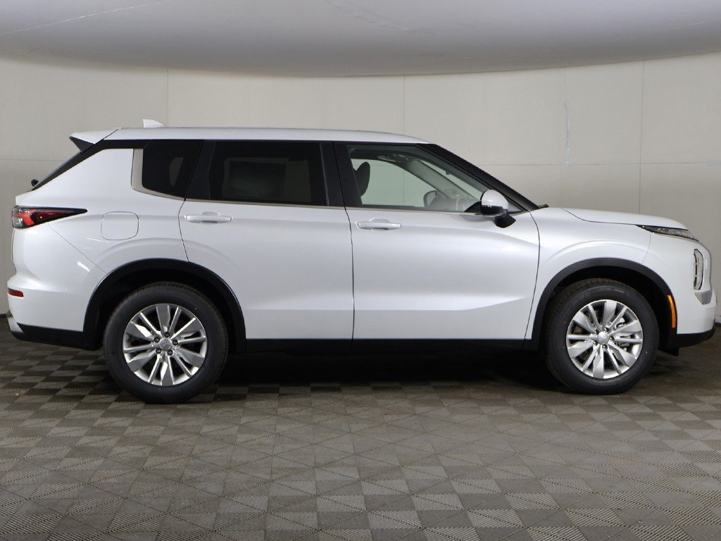 New 2026 Mitsubishi Outlander ES AWD/4WD image 18