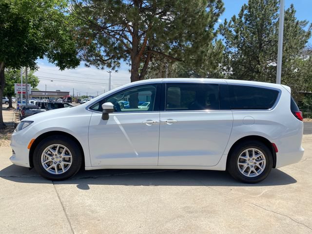 Used 2023 Chrysler Voyager LX FWD image 2