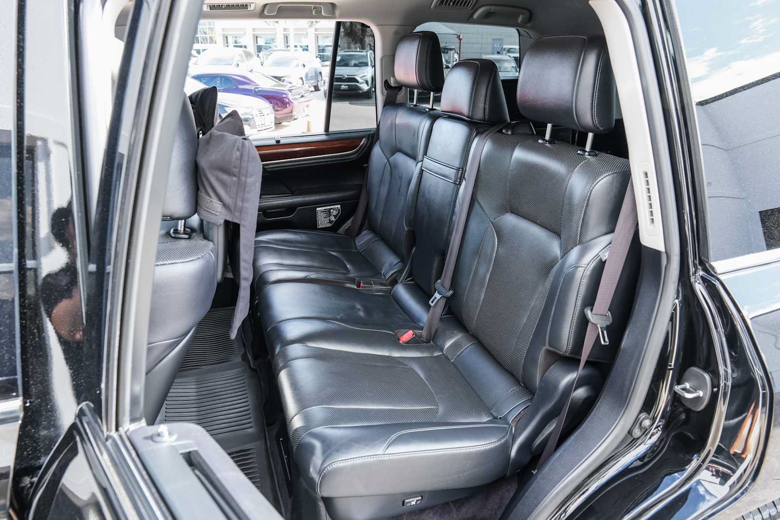 Used 2017 Lexus LX 570 4WD w/ Luxury Package image 27