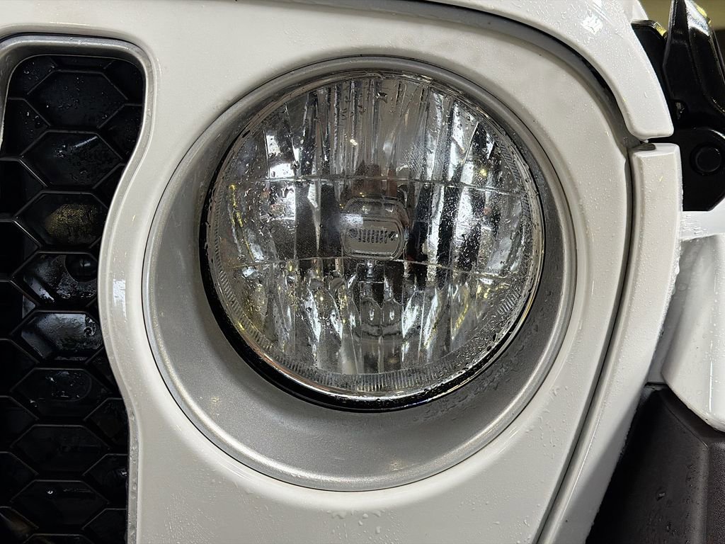 Used 2023 Jeep Gladiator Overland image 9