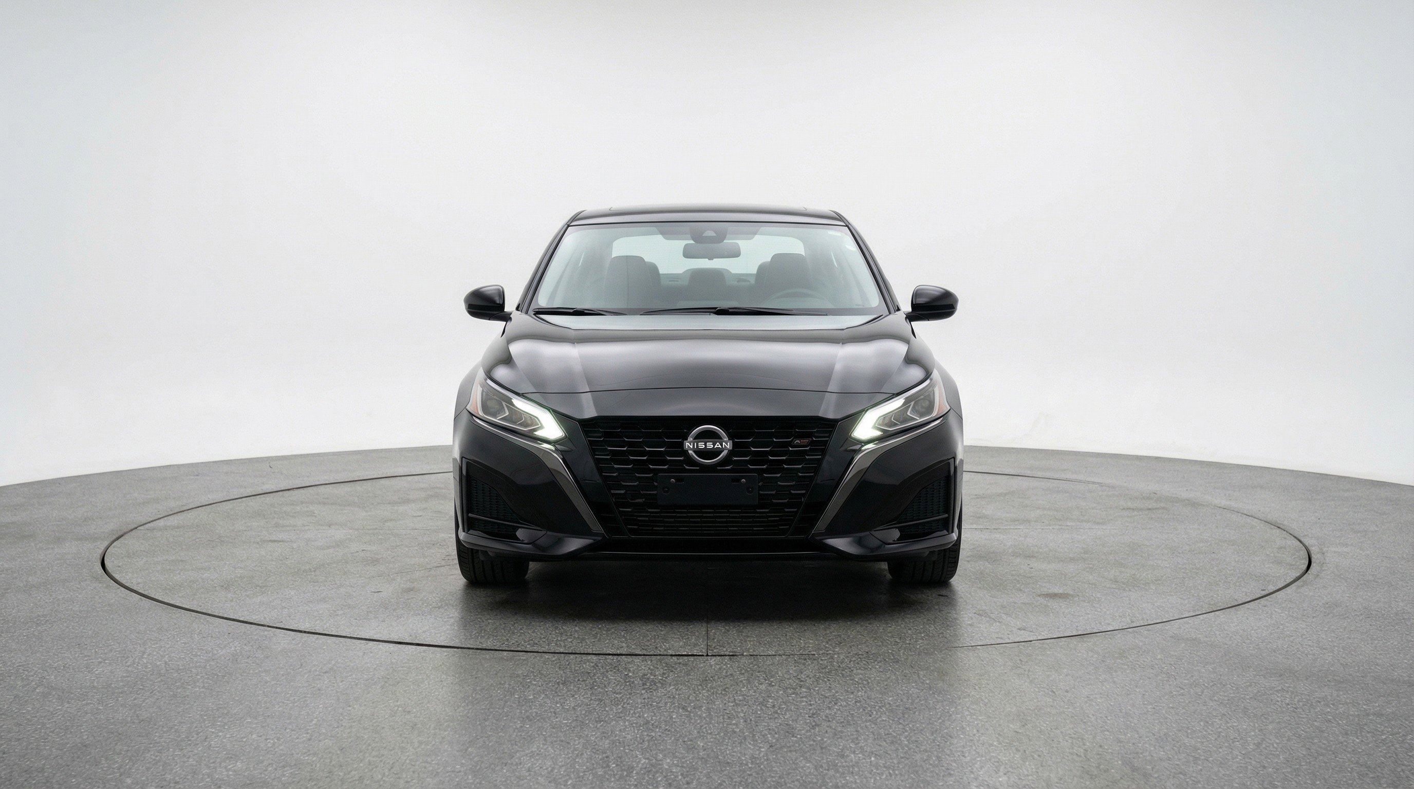 Used 2025 Nissan Altima 2.5 SV image 2