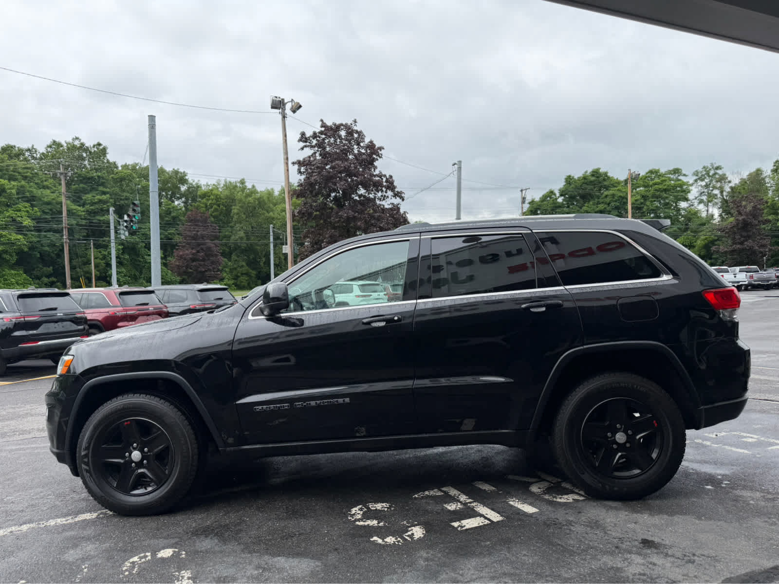 Used 2018 Jeep Grand Cherokee Laredo AWD/4WD image 4