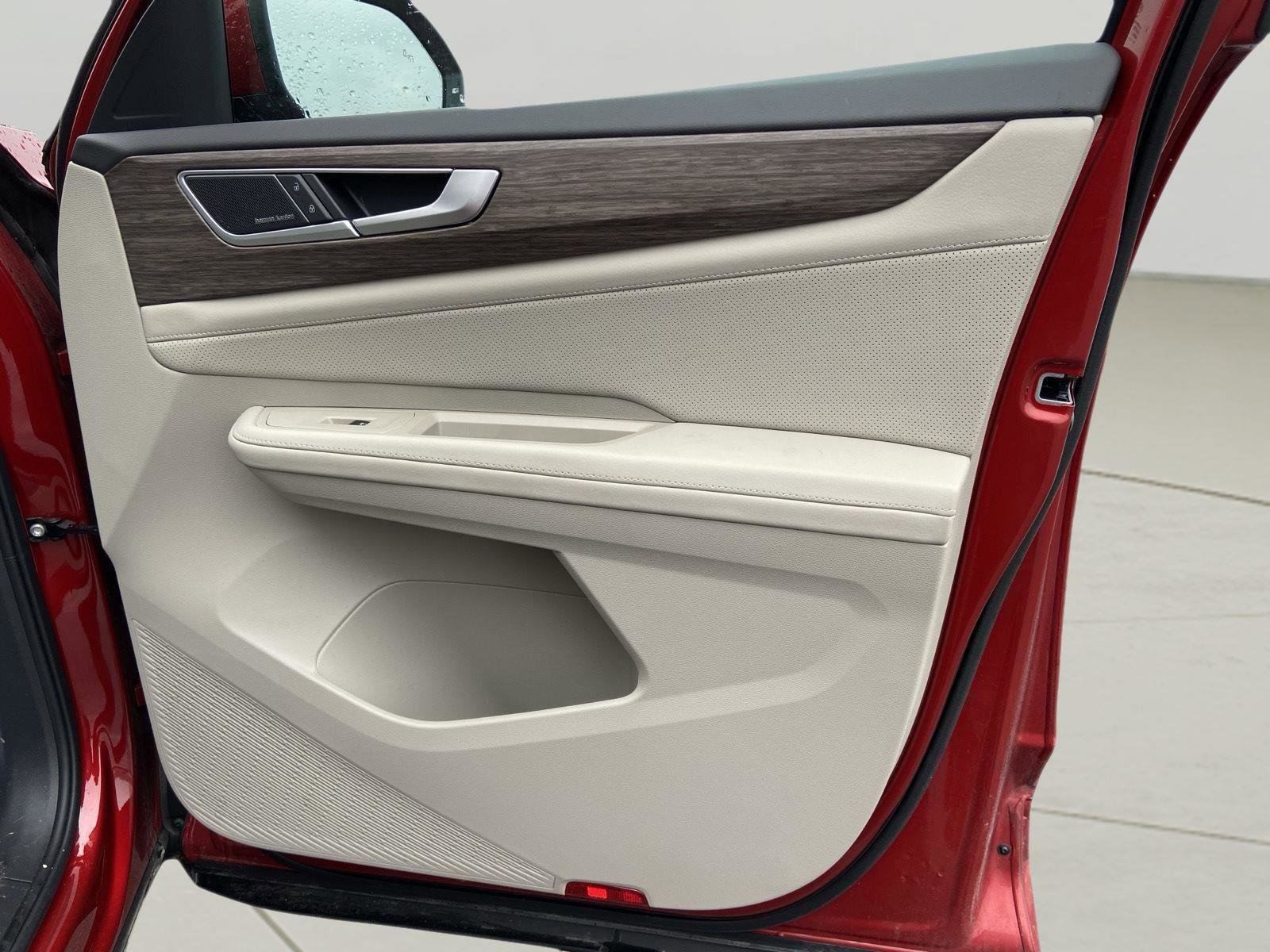 Used 2025 Volkswagen Atlas SEL Premium R-Line AWD/4WD image 28