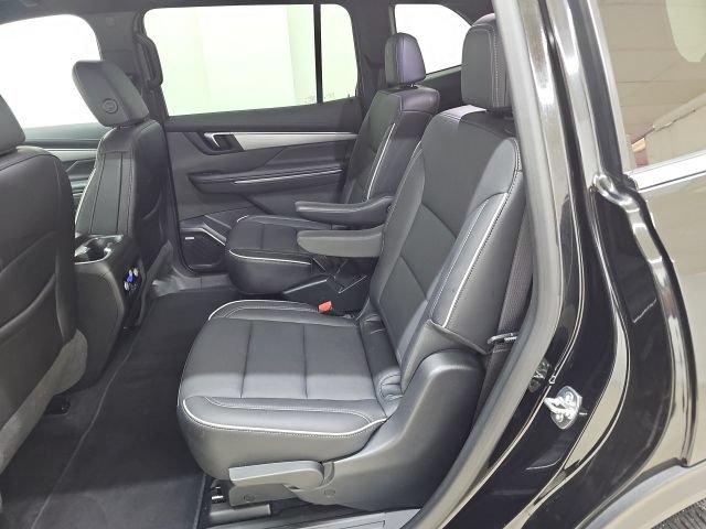 Used 2025 Buick Enclave Preferred AWD/4WD image 3