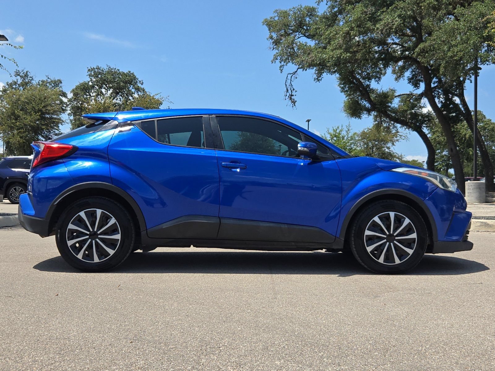Used 2019 Toyota C-HR LE FWD image 6