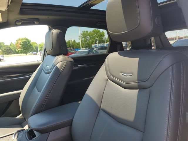 Certified 2024 Cadillac XT5 Premium Luxury w/ Technology Package AWD/4WD image 5