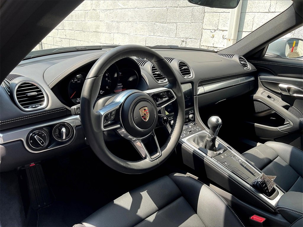 Used 2024 Porsche 718 Cayman Style Edition image 4