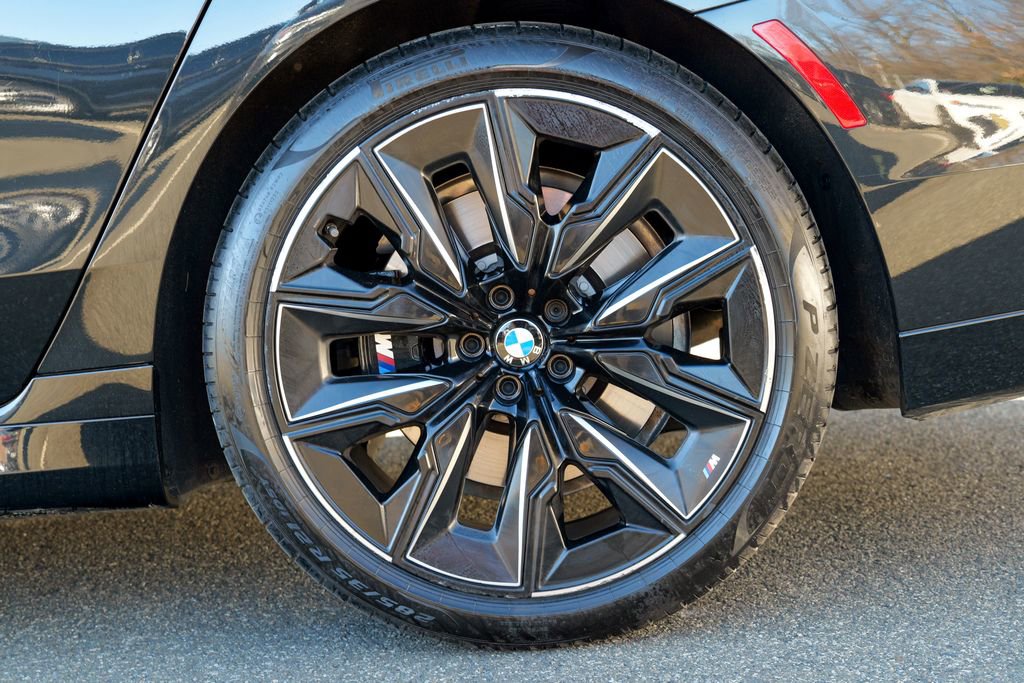 Used 2023 BMW 740i w/ Parking Assistance Package image 14