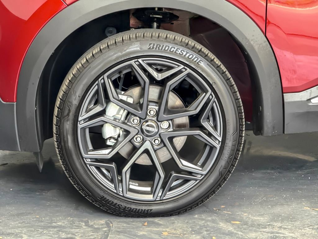 New 2025 Nissan Kicks SR FWD image 24