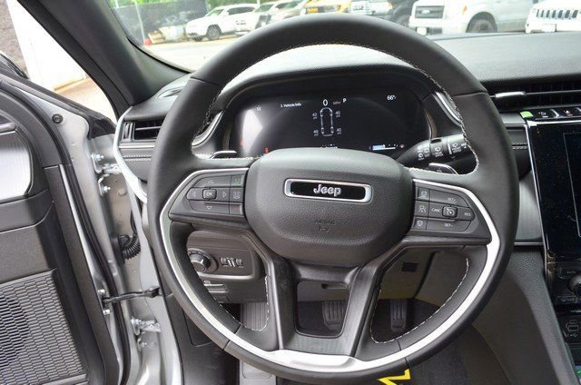 New 2025 Jeep Grand Cherokee L Laredo w/ Luxury Tech Group I image 16