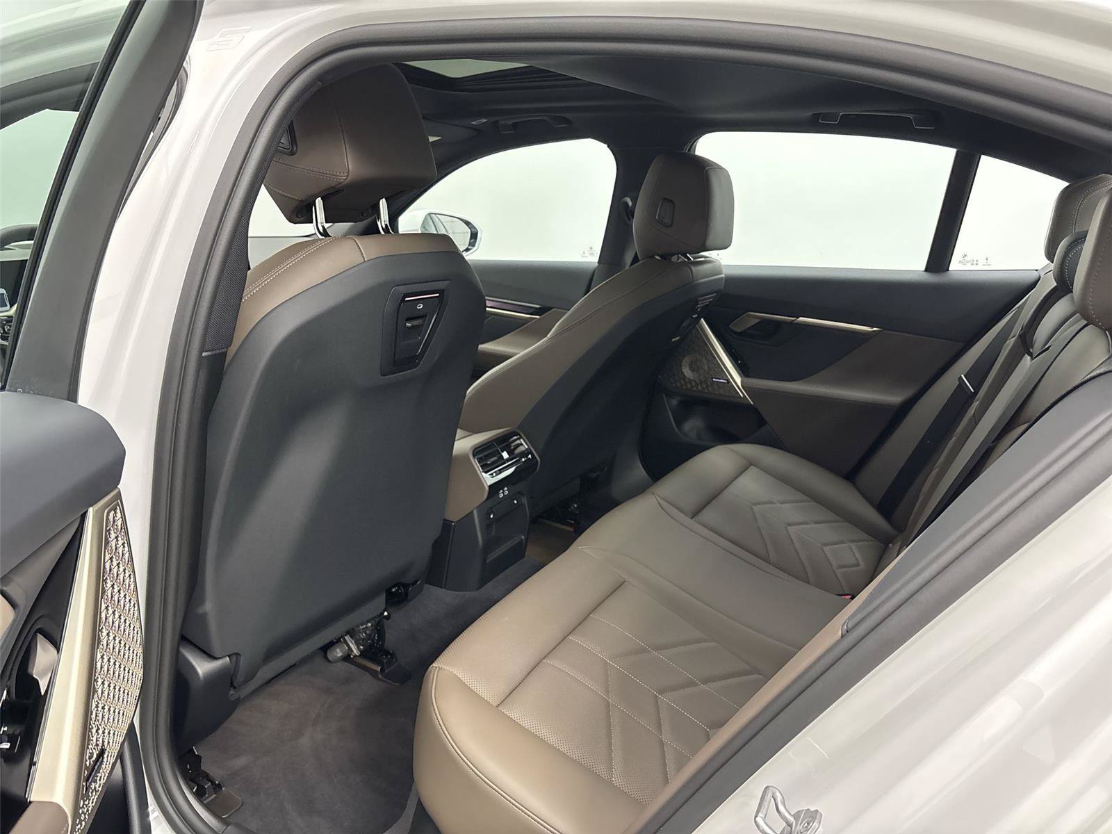 Used 2026 BMW i5 eDrive40 RWD image 29