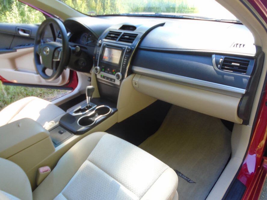 Used 2012 Toyota Camry LE FWD image 24