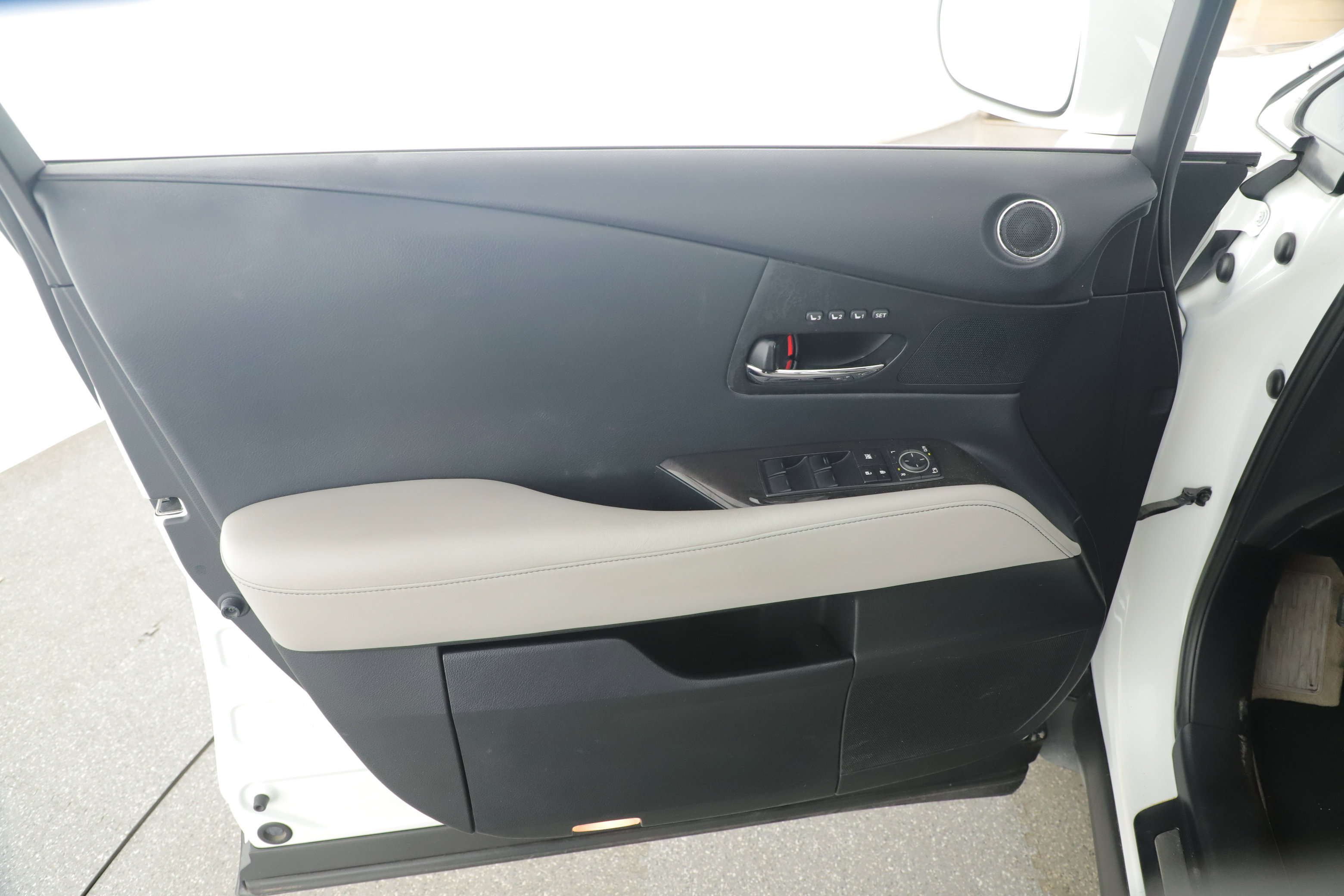 Used 2014 Lexus RX 450h FWD image 21