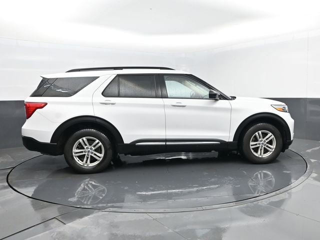 Used 2023 Ford Explorer XLT w/ Equipment Group 202A AWD/4WD image 4