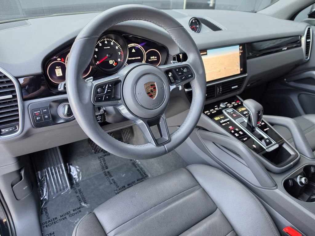 Certified 2023 Porsche Cayenne Platinum Edition image 4