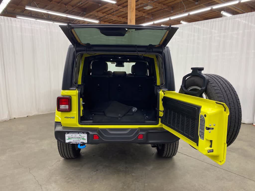 Used 2024 Jeep Wrangler Unlimited AWD/4WD image 28