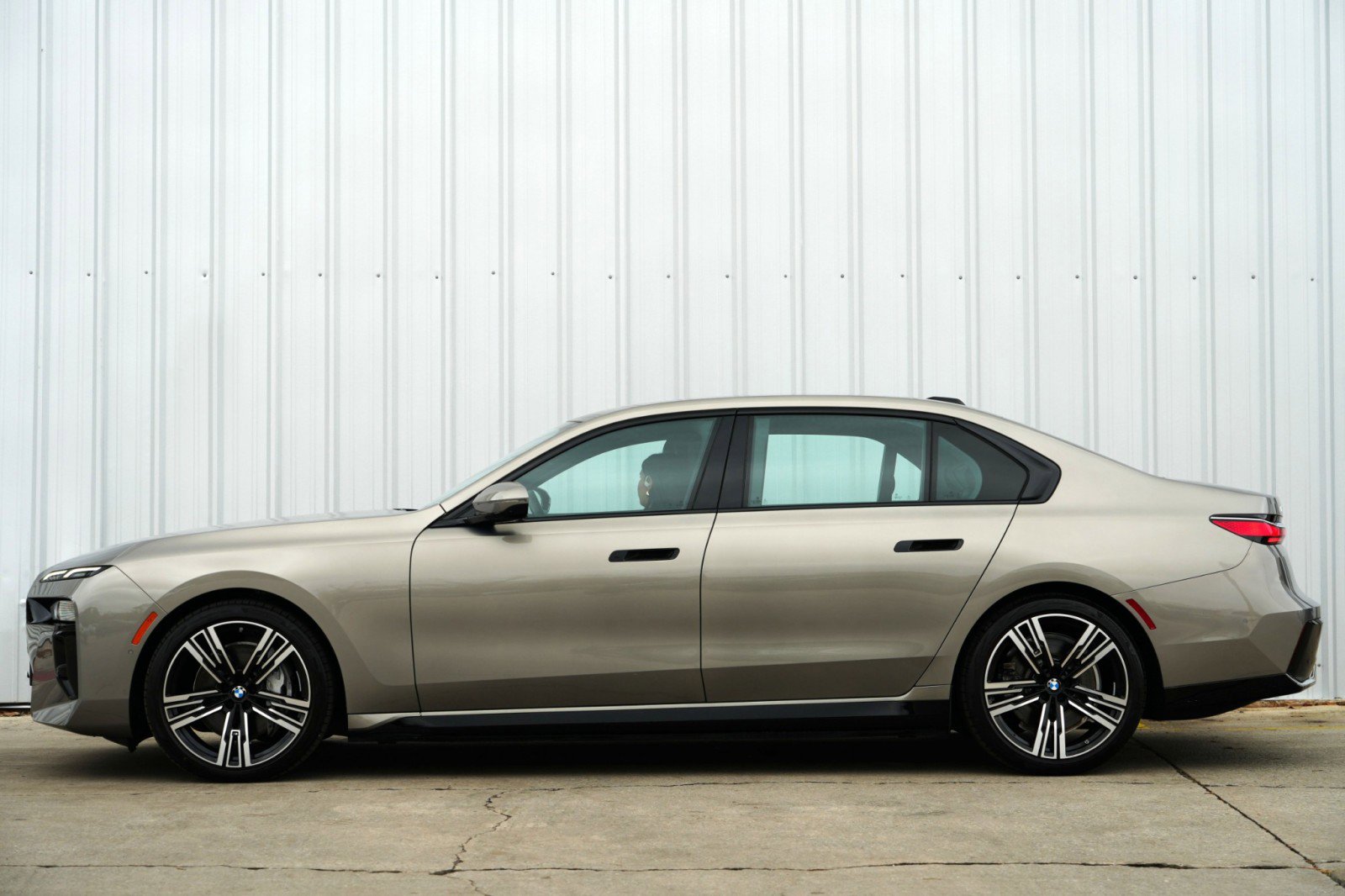Used 2023 BMW i7 xDrive60 image 9