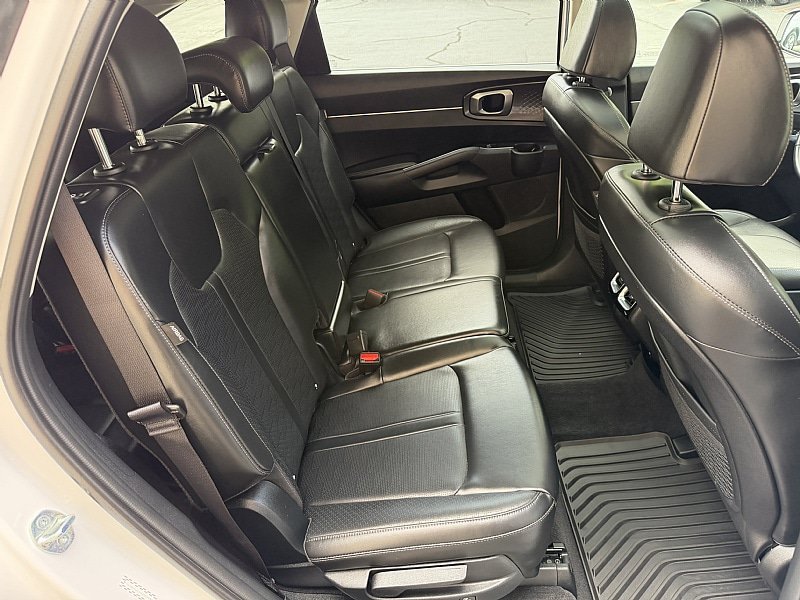 Used 2025 Kia Sorento S w/ Panoramic Sunroof Package FWD image 17