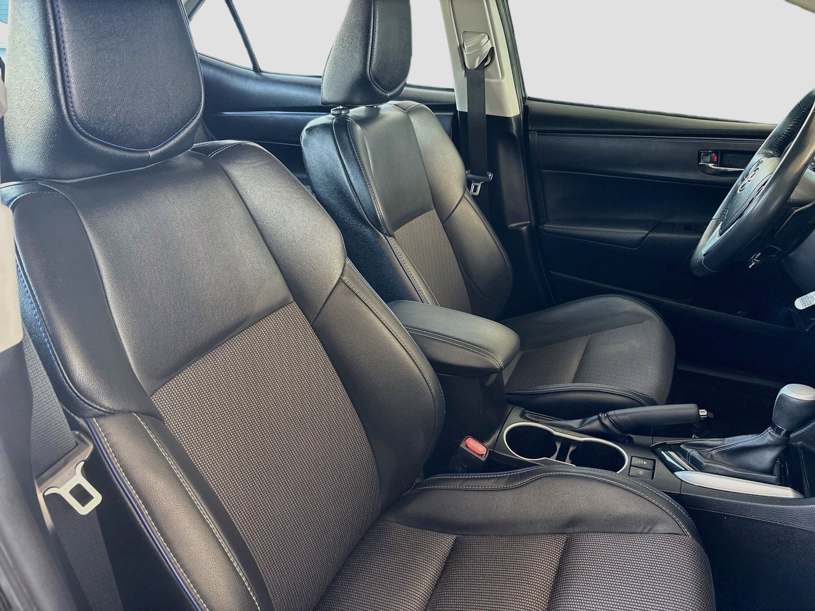 Used 2019 Toyota Corolla SE FWD image 19