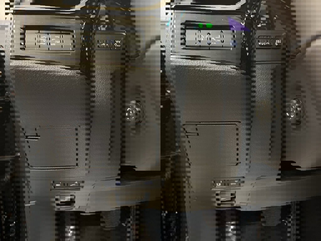 Used 2024 Lexus ES 350 Ultra Luxury w/ Accessory Package (Z2) image 12