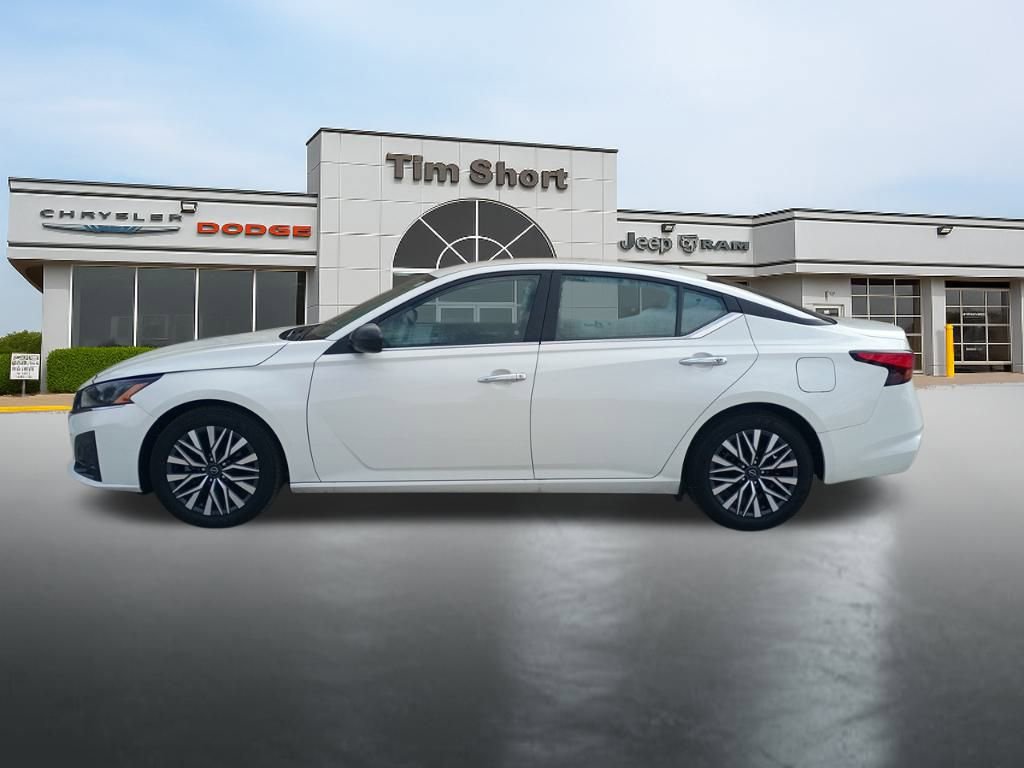 Used 2024 Nissan Altima 2.5 SV image 2
