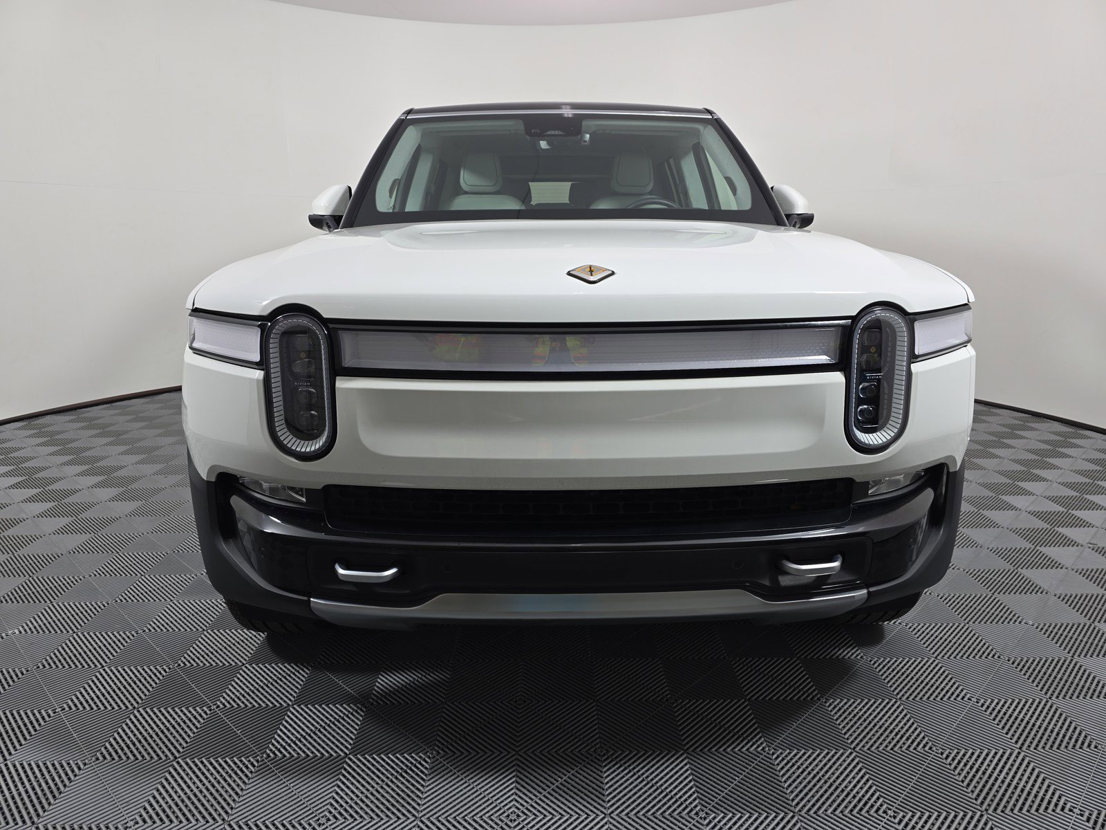 Used 2024 Rivian R1S Adventure AWD/4WD image 8
