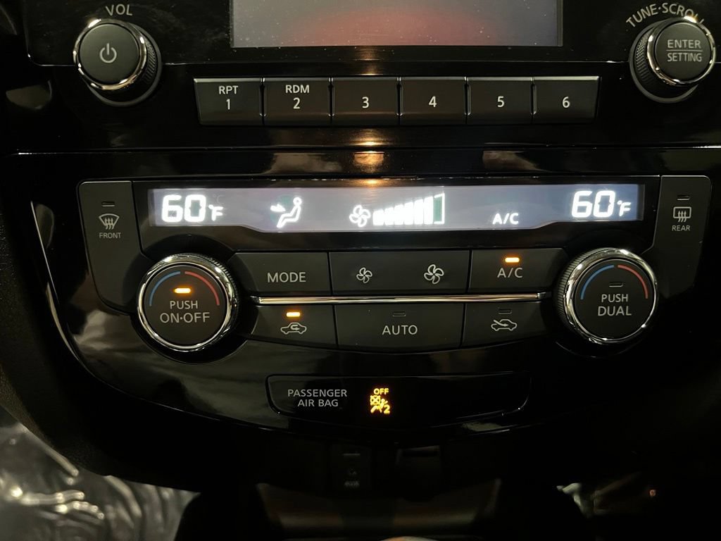 Used 2016 Nissan Rogue SV AWD/4WD image 19