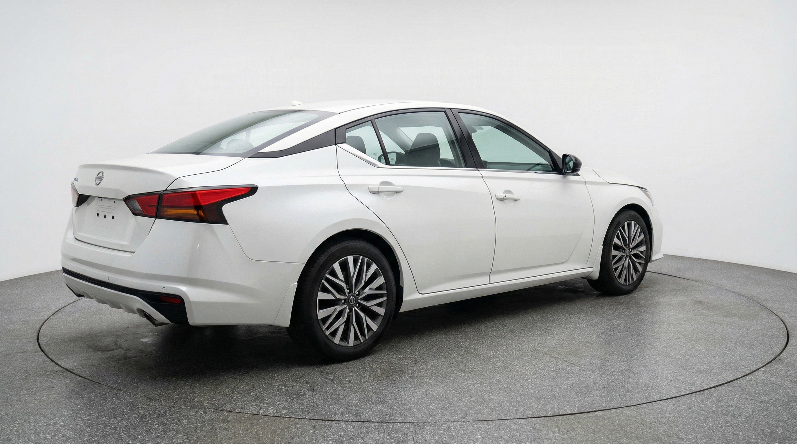 Used 2025 Nissan Altima 2.5 SV image 9