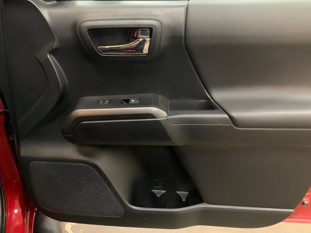 Used 2019 Toyota Tacoma TRD Sport image 19