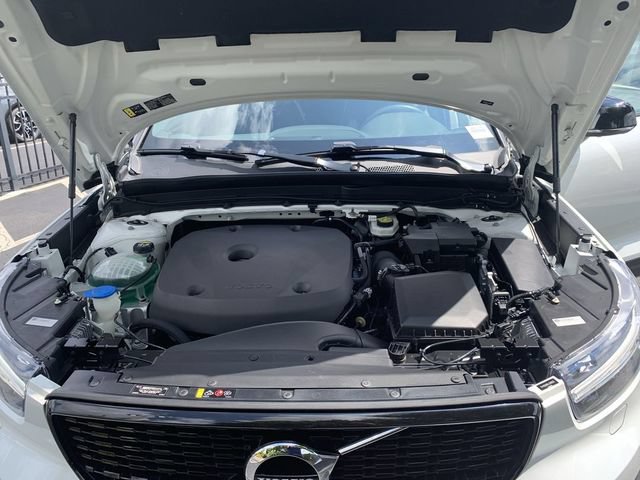 Used 2020 Volvo XC40 T5 R-Design w/ Protection Package Premier AWD/4WD image 16