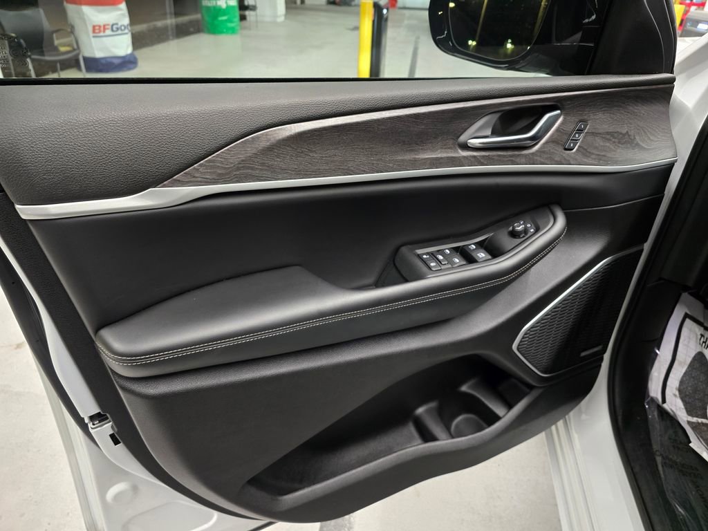 Used 2024 Jeep Grand Cherokee Limited 4xe image 17